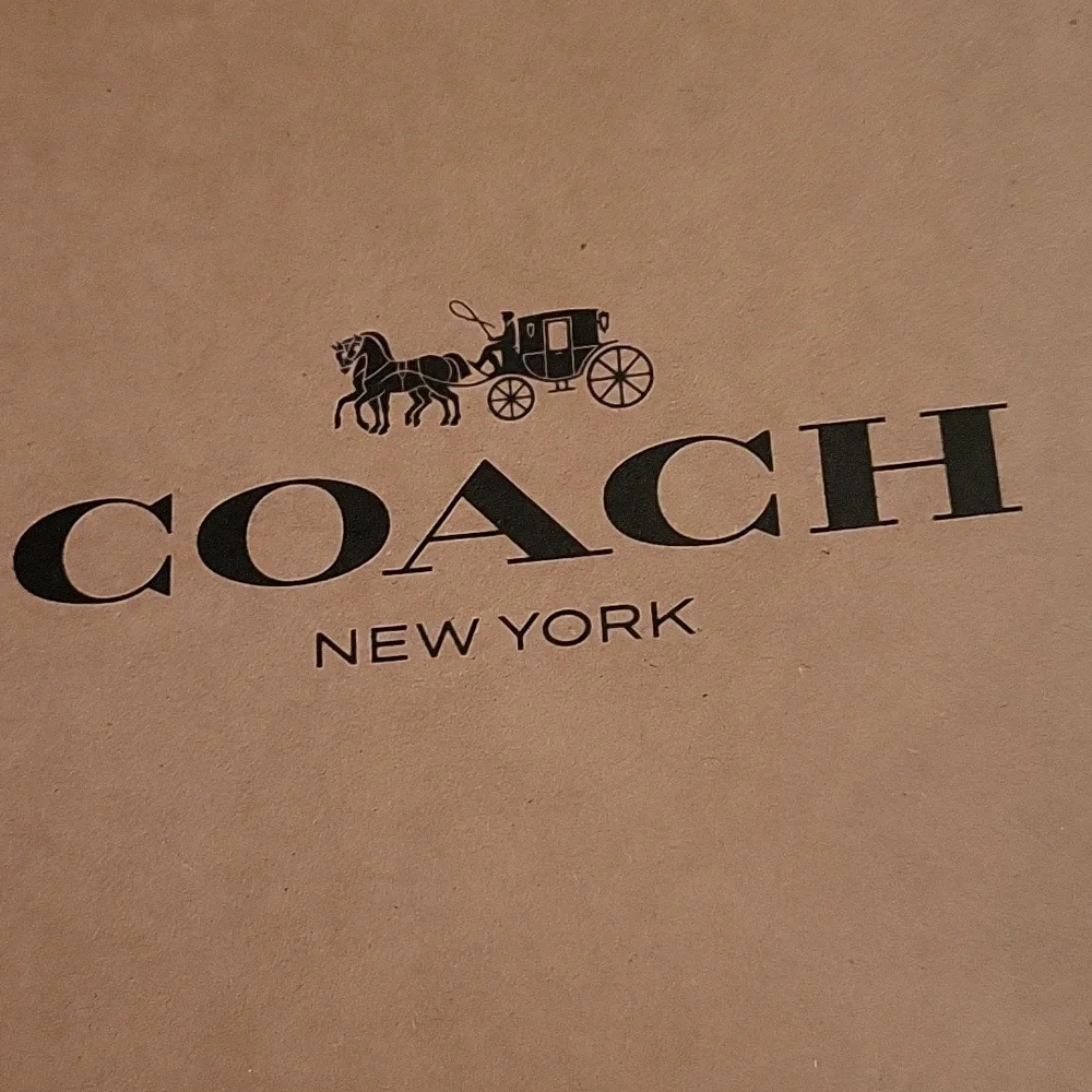 Coach Box - Picture 2 of 7